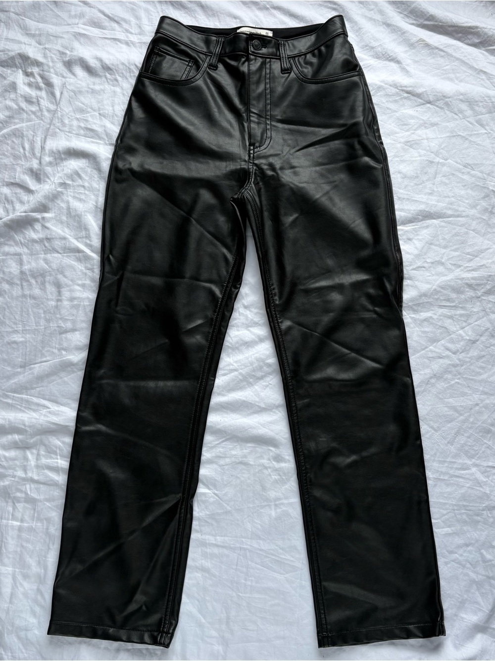 Abercombie & Fitch The 90's Straight Vegan Leather Pants in Black Size 2/26